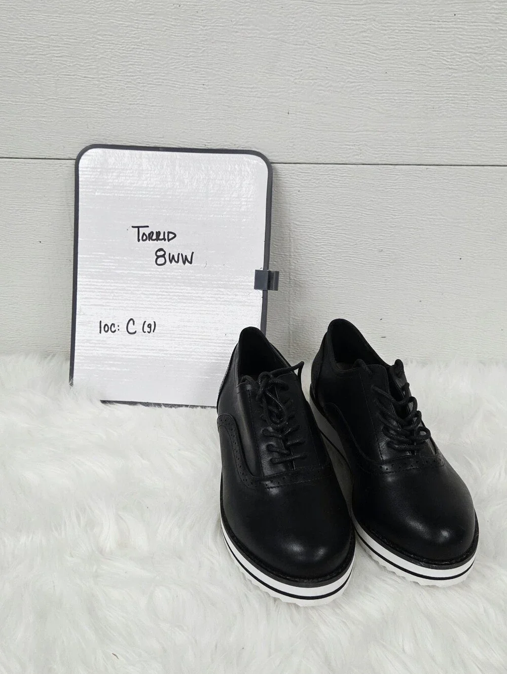 Torrid 8 extra wide Black Lace-Up Casual Oxfords